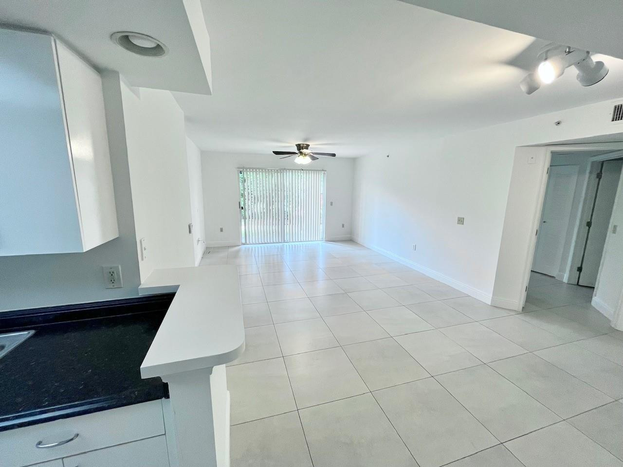 4199 N Haverhill Rd Unit: 114