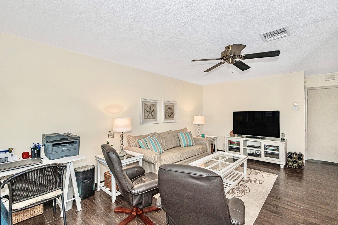 2100 NE 38th St Unit: 126