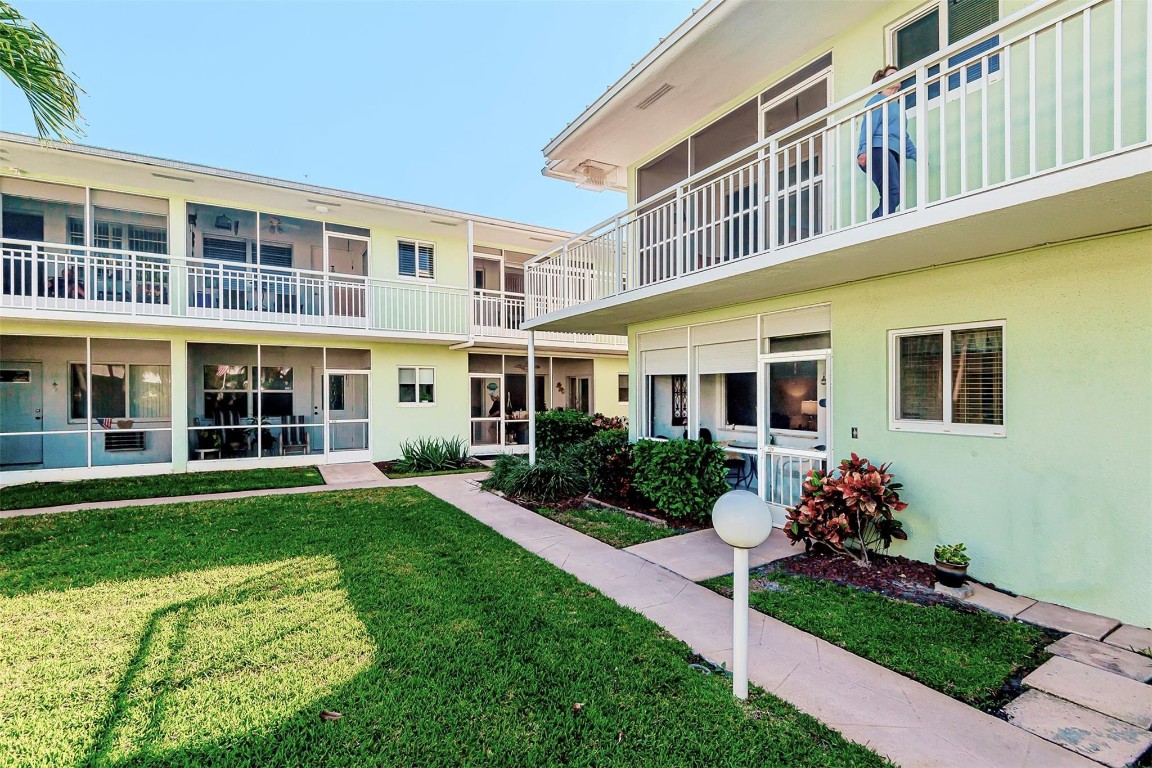 2100 NE 38th St Unit: 126