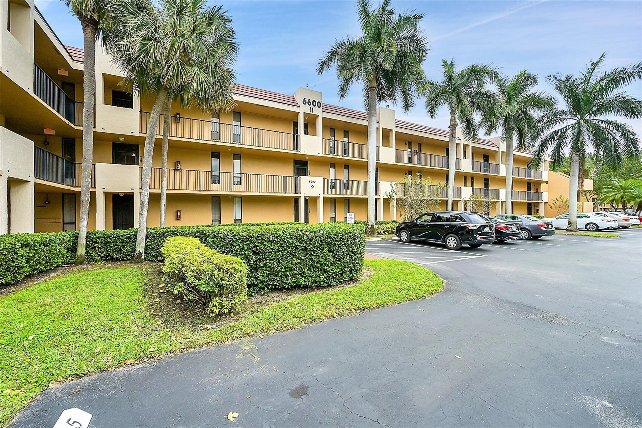 6618 Coral Lake Dr Unit: 206
