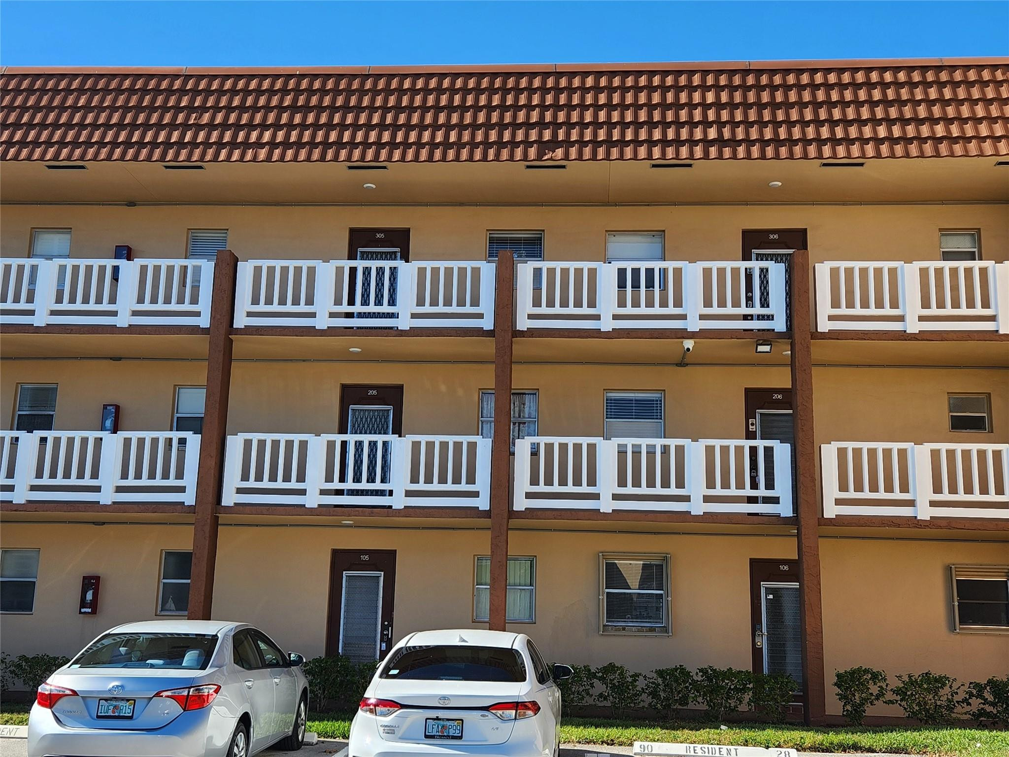 9041 Sunrise Lakes Blvd Unit: 105