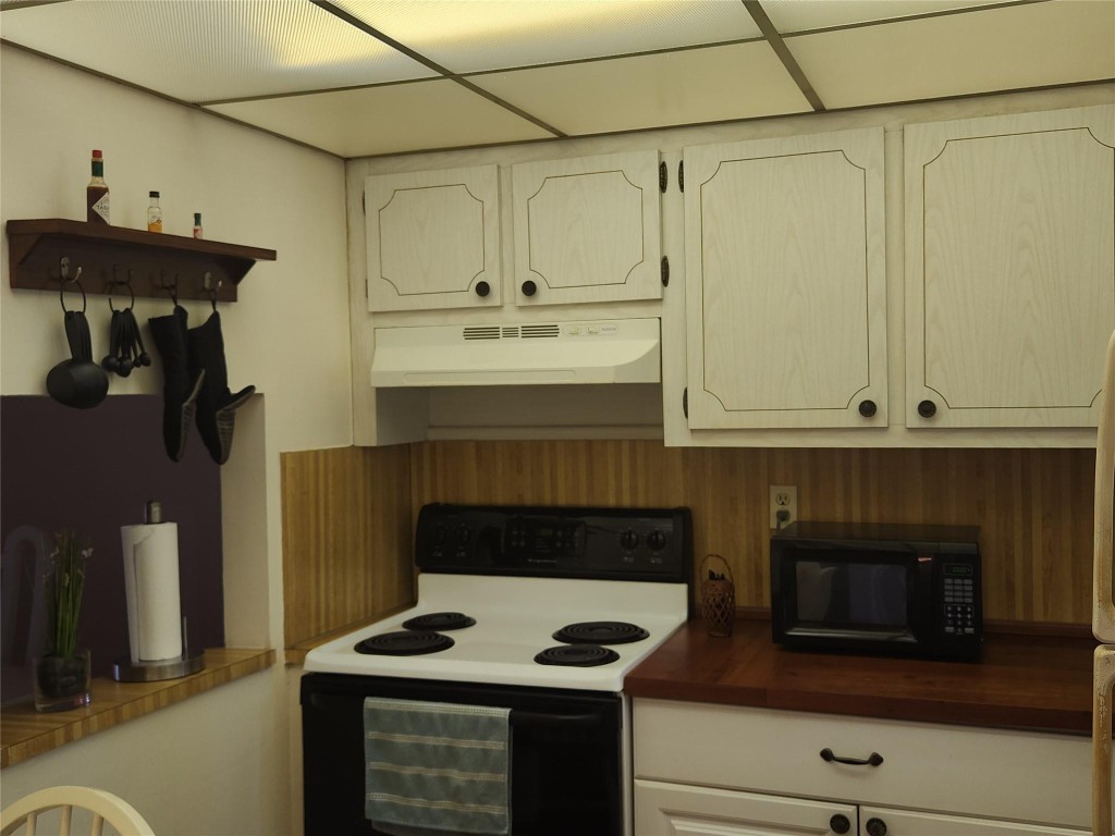 9041 Sunrise Lakes Blvd Unit: 105