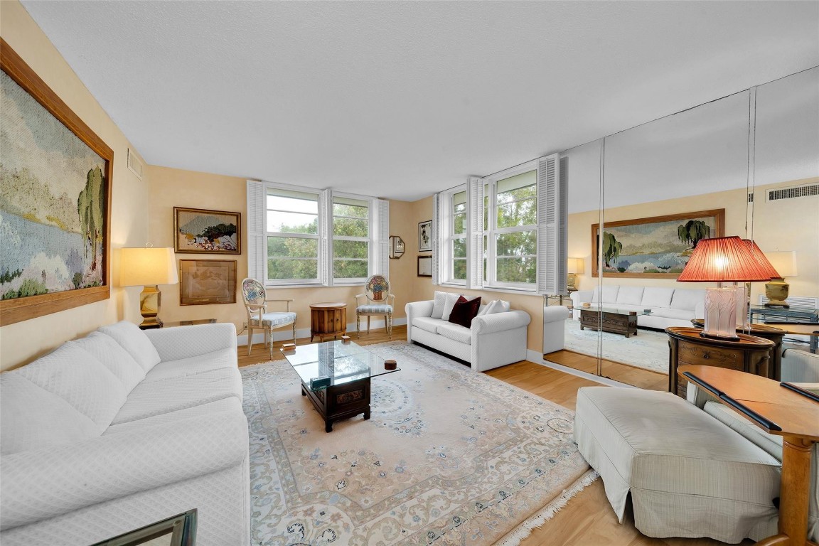 3910 NE Crystal Lake Dr Unit: 401