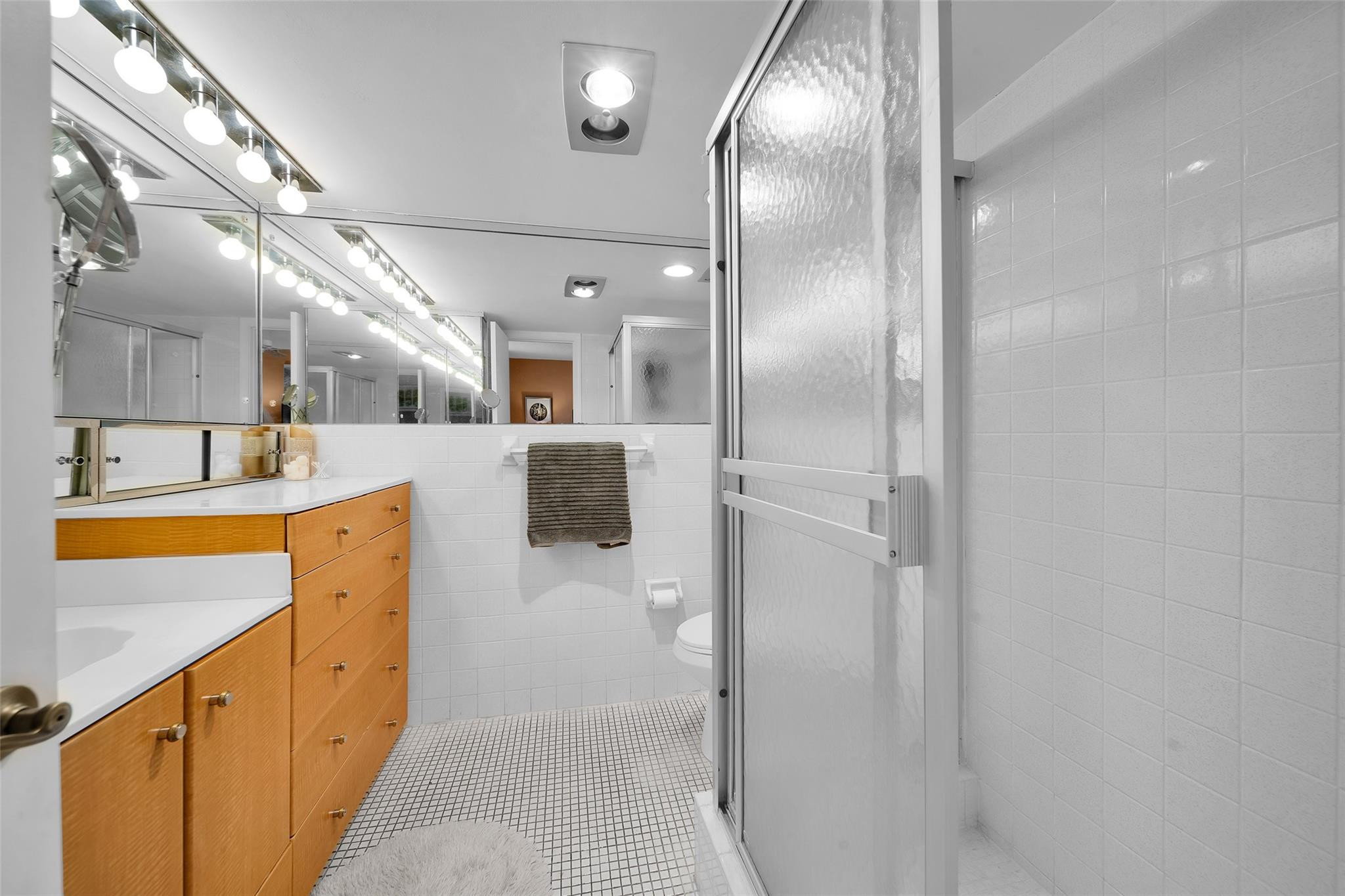 3910 NE Crystal Lake Dr Unit: 401