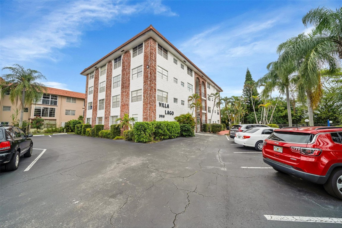 3910 NE Crystal Lake Dr Unit: 401