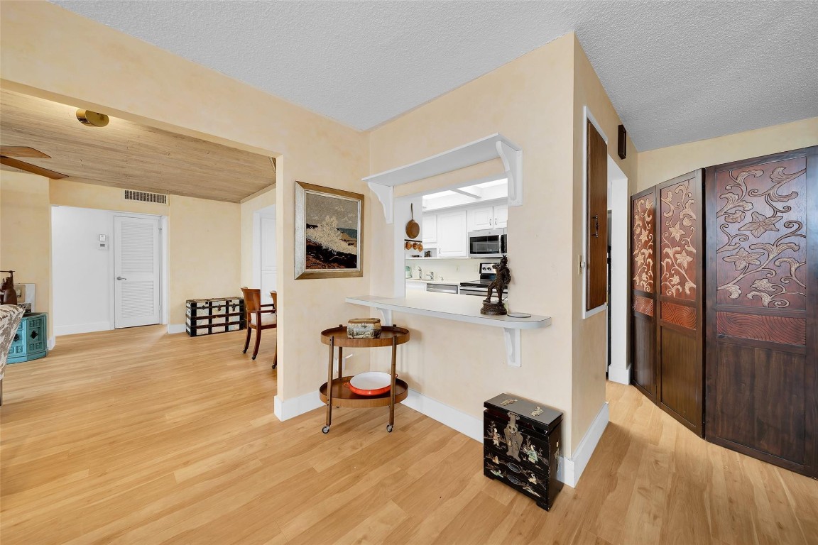 3910 NE Crystal Lake Dr Unit: 401