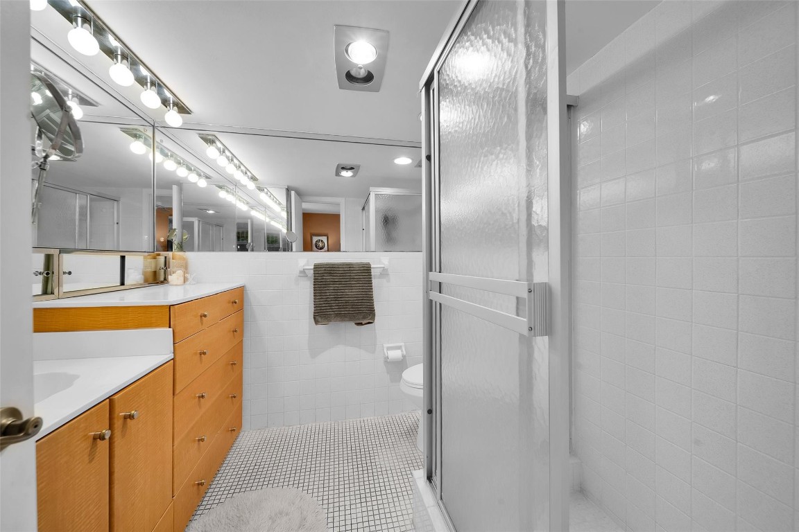 3910 NE Crystal Lake Dr Unit: 401