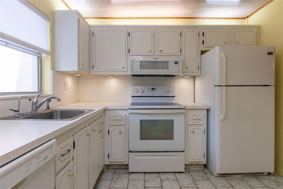 9540 Sunrise Lakes Blvd Unit: 202