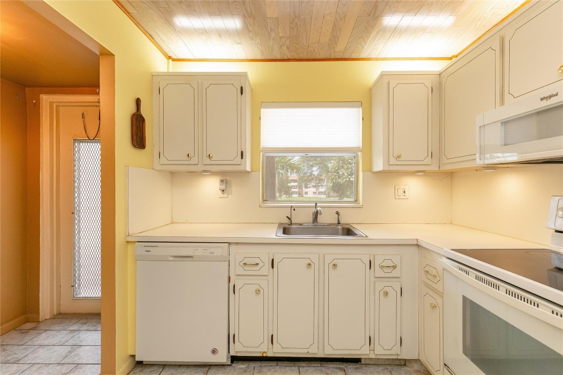 9540 Sunrise Lakes Blvd Unit: 202