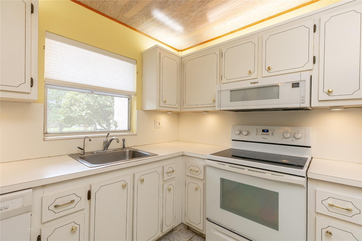 9540 Sunrise Lakes Blvd Unit: 202