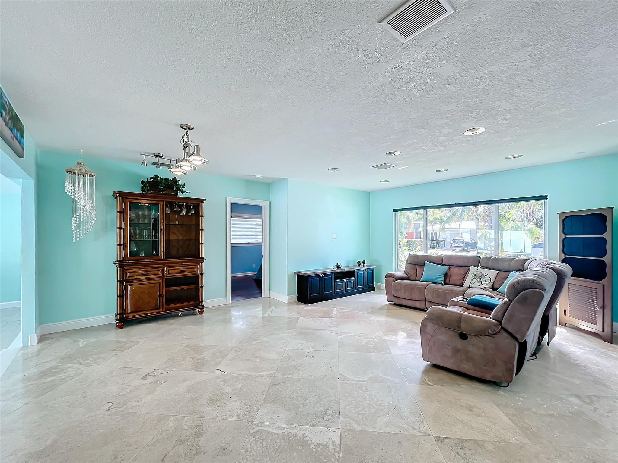 1681 SE 4th Ct
