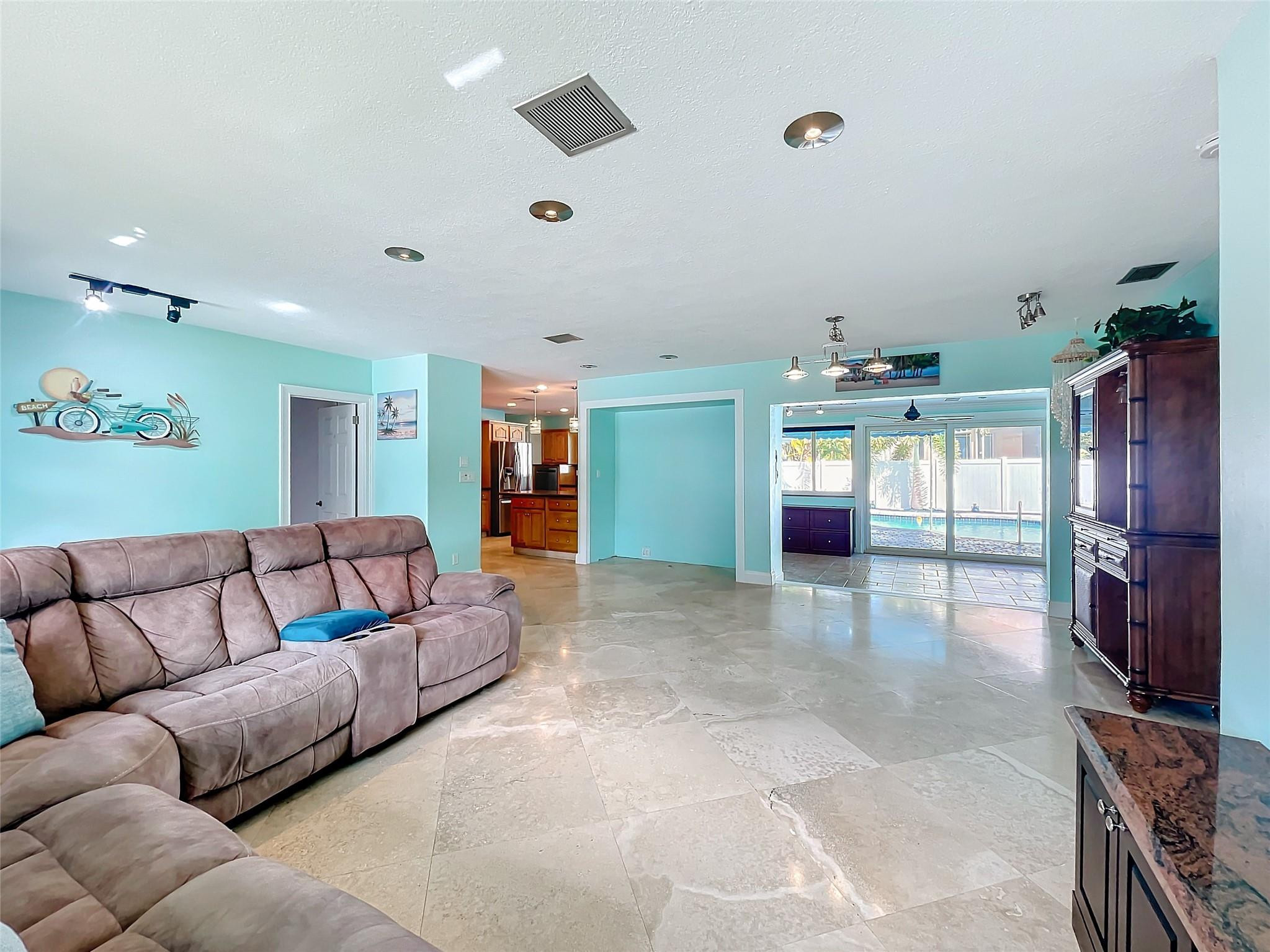 1681 SE 4th Ct
