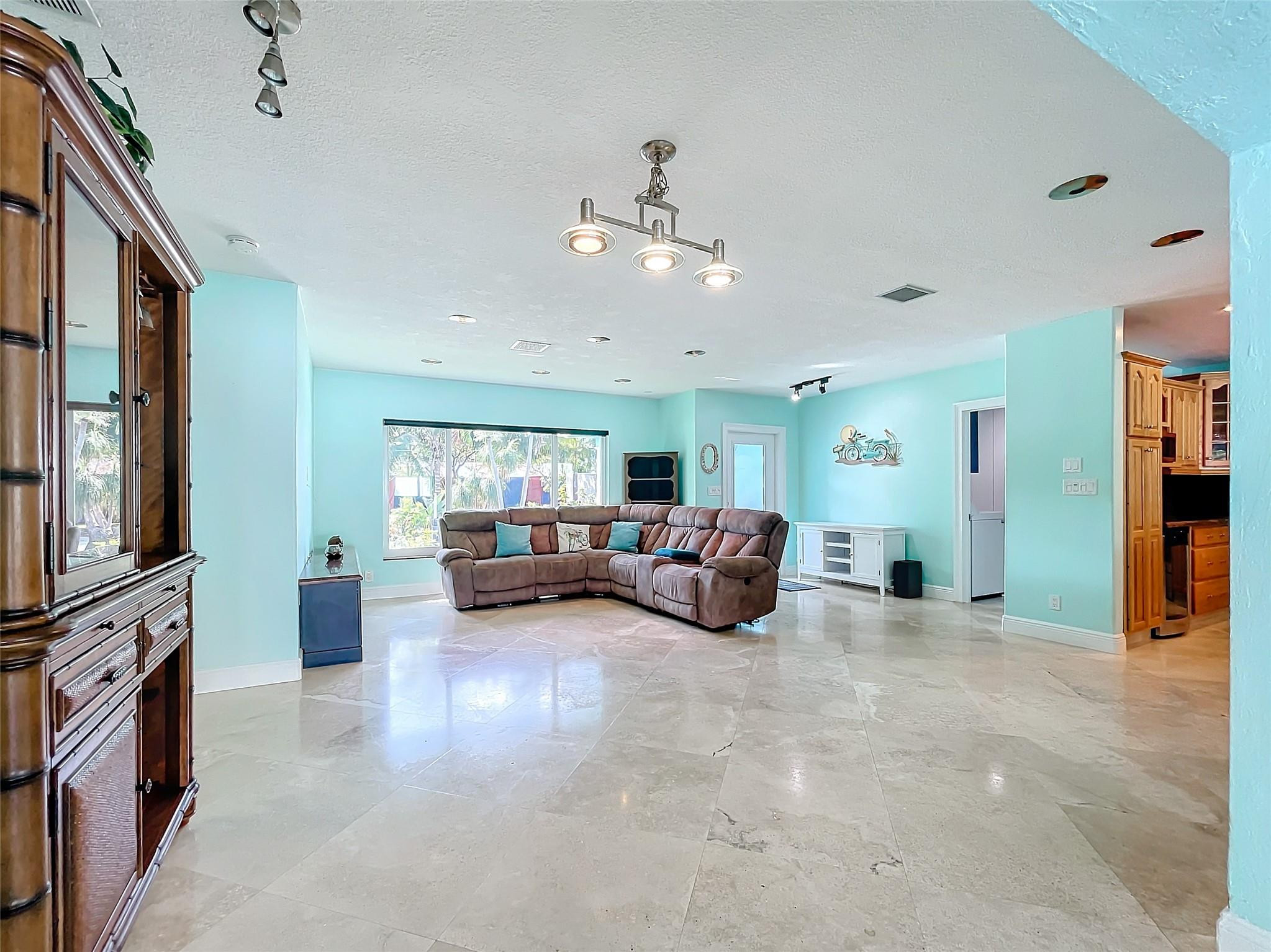 1681 SE 4th Ct