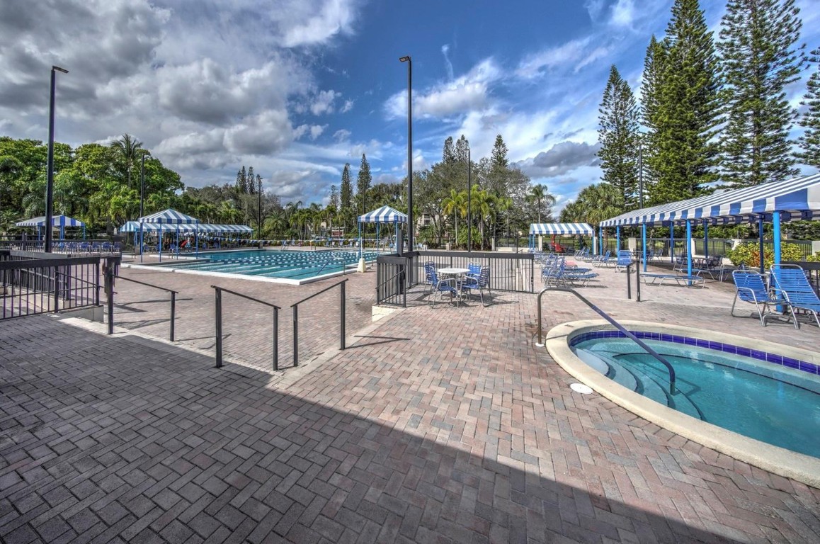 4101 Coral Tree Cir 318