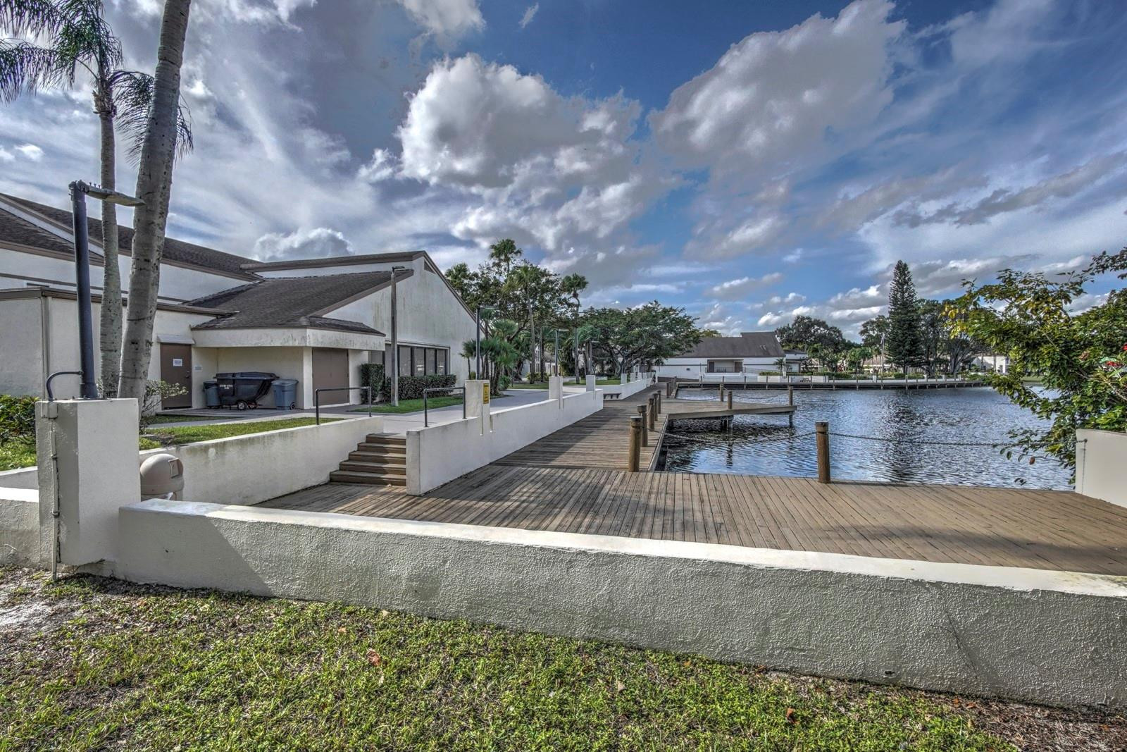 4101 Coral Tree Cir 318
