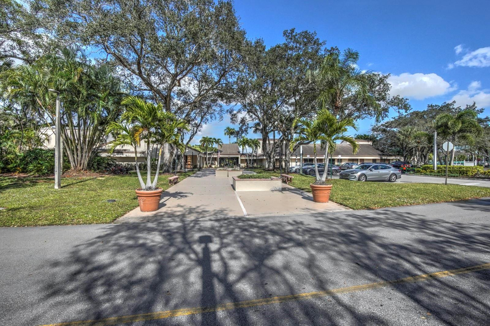 4101 Coral Tree Cir 318