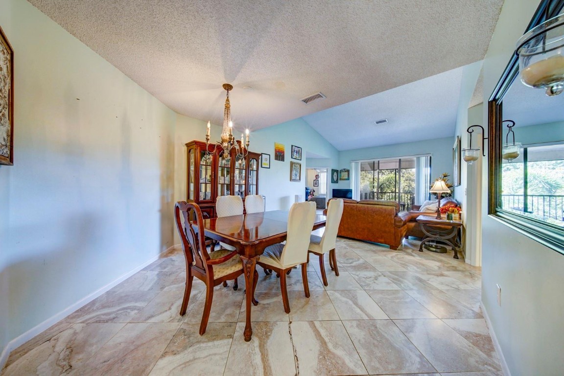 4101 Coral Tree Cir 318