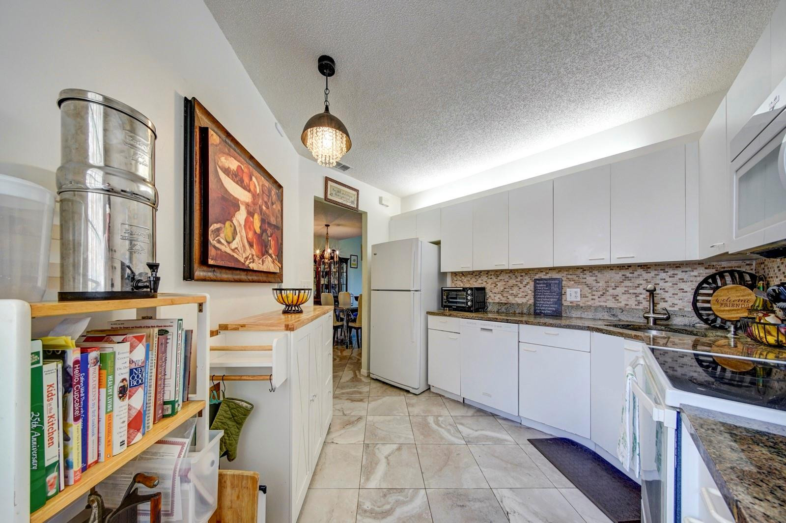 4101 Coral Tree Cir 318