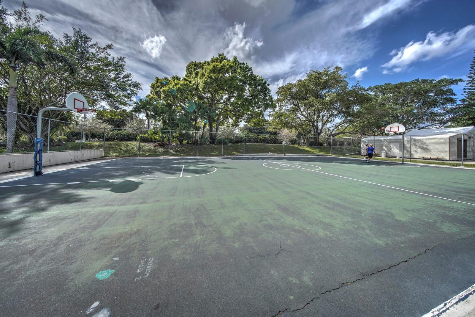 4101 Coral Tree Cir 318
