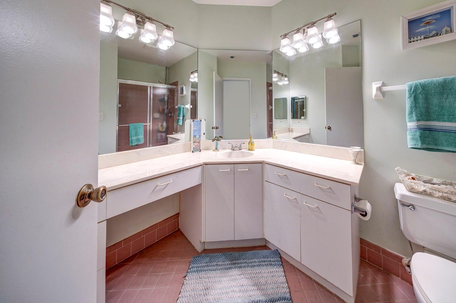 4101 Coral Tree Cir 318