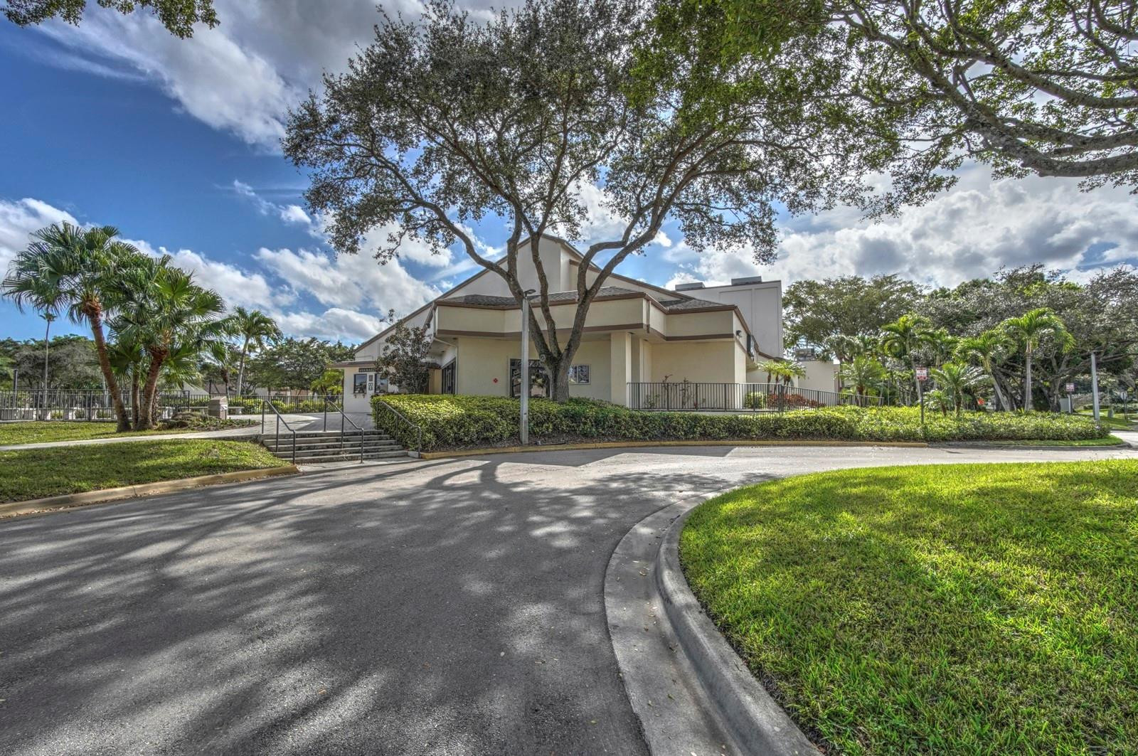 4101 Coral Tree Cir 318