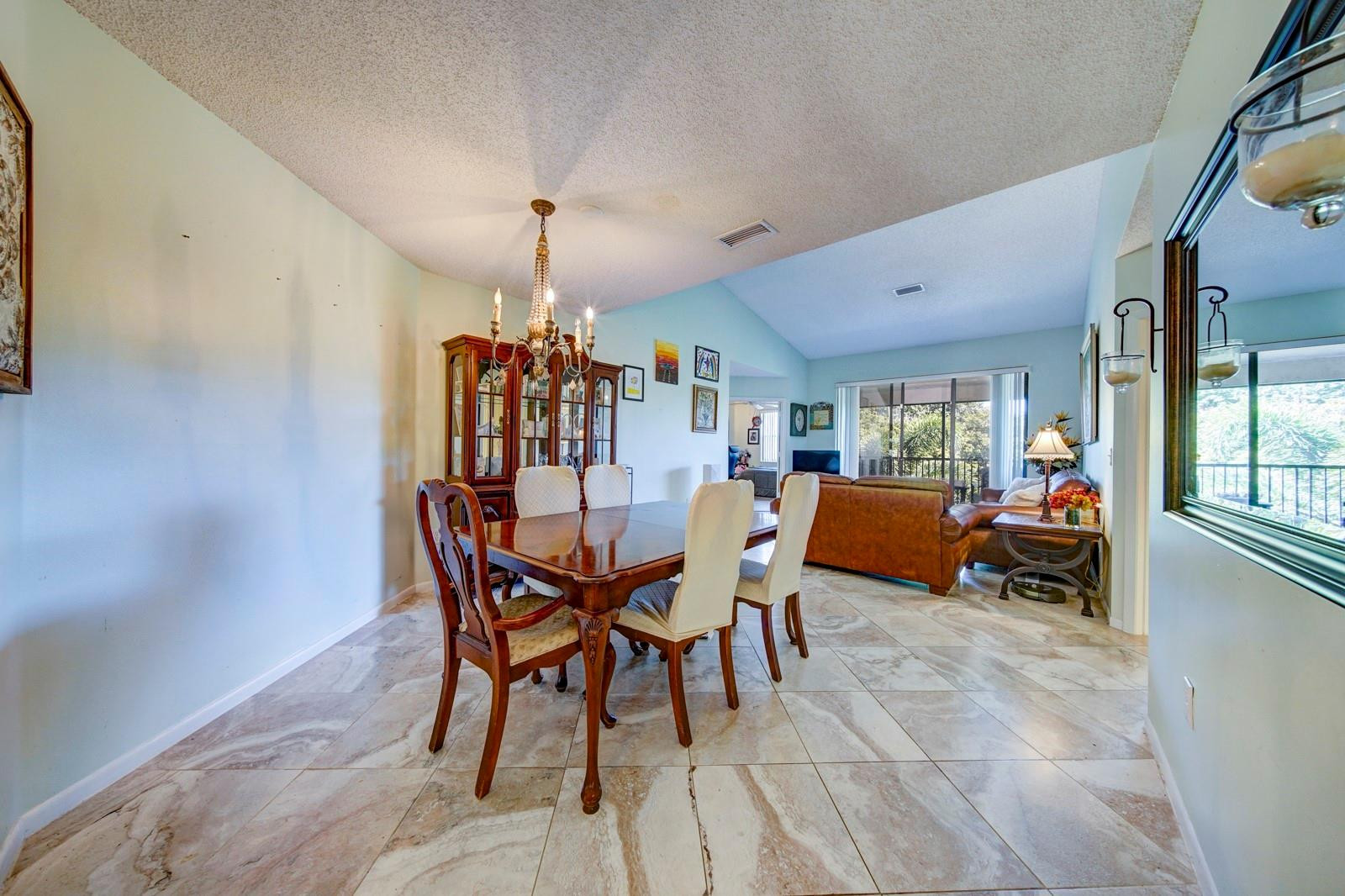 4101 Coral Tree Cir 318