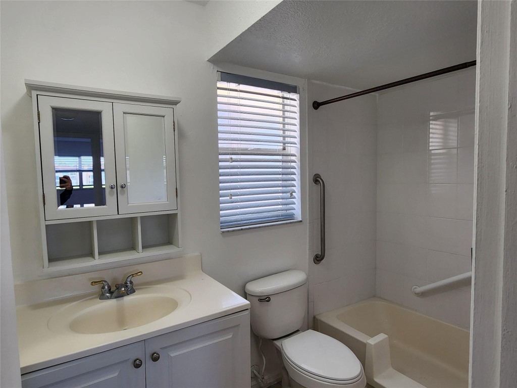 2811 N Pine Island Rd 207