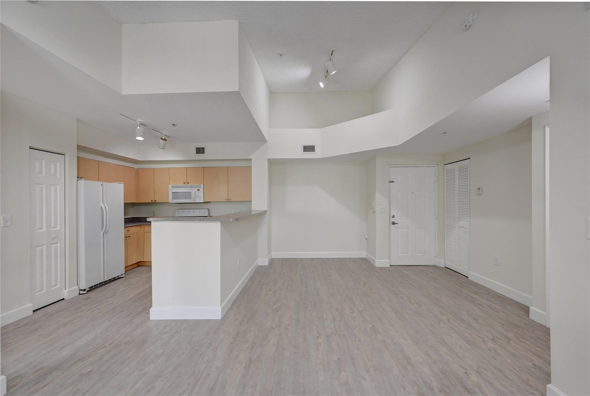 8030 N NOB HILL RD 303