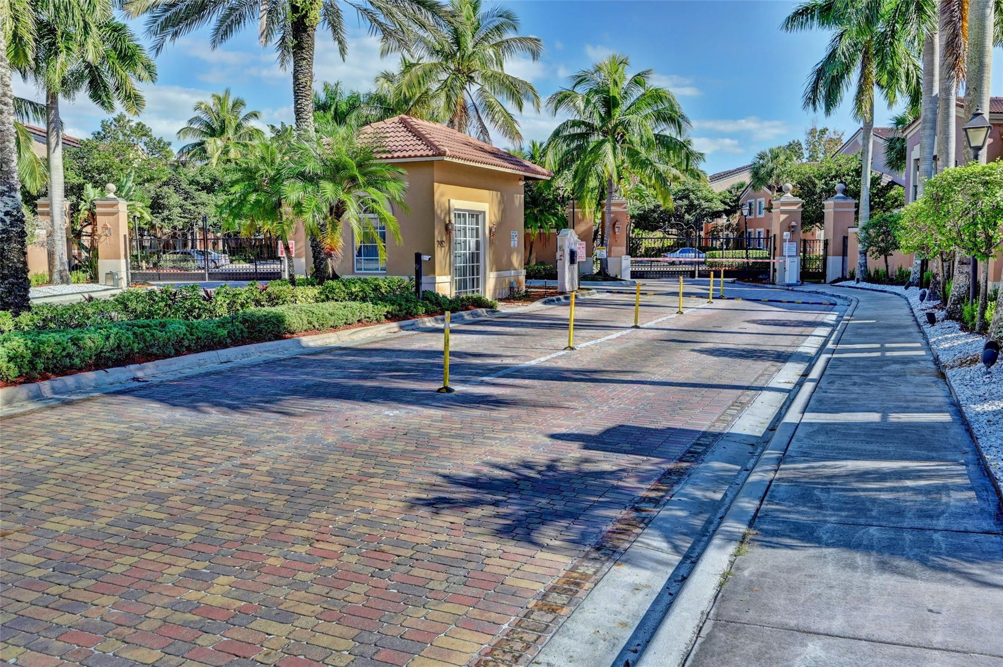 8030 N NOB HILL RD 303