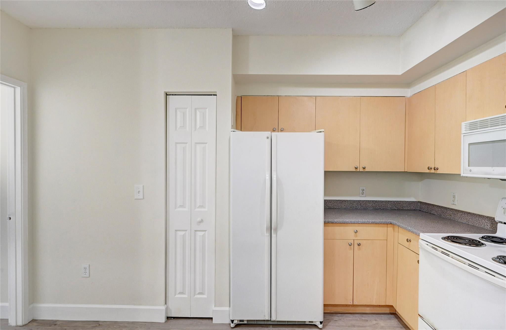 8030 N NOB HILL RD 303