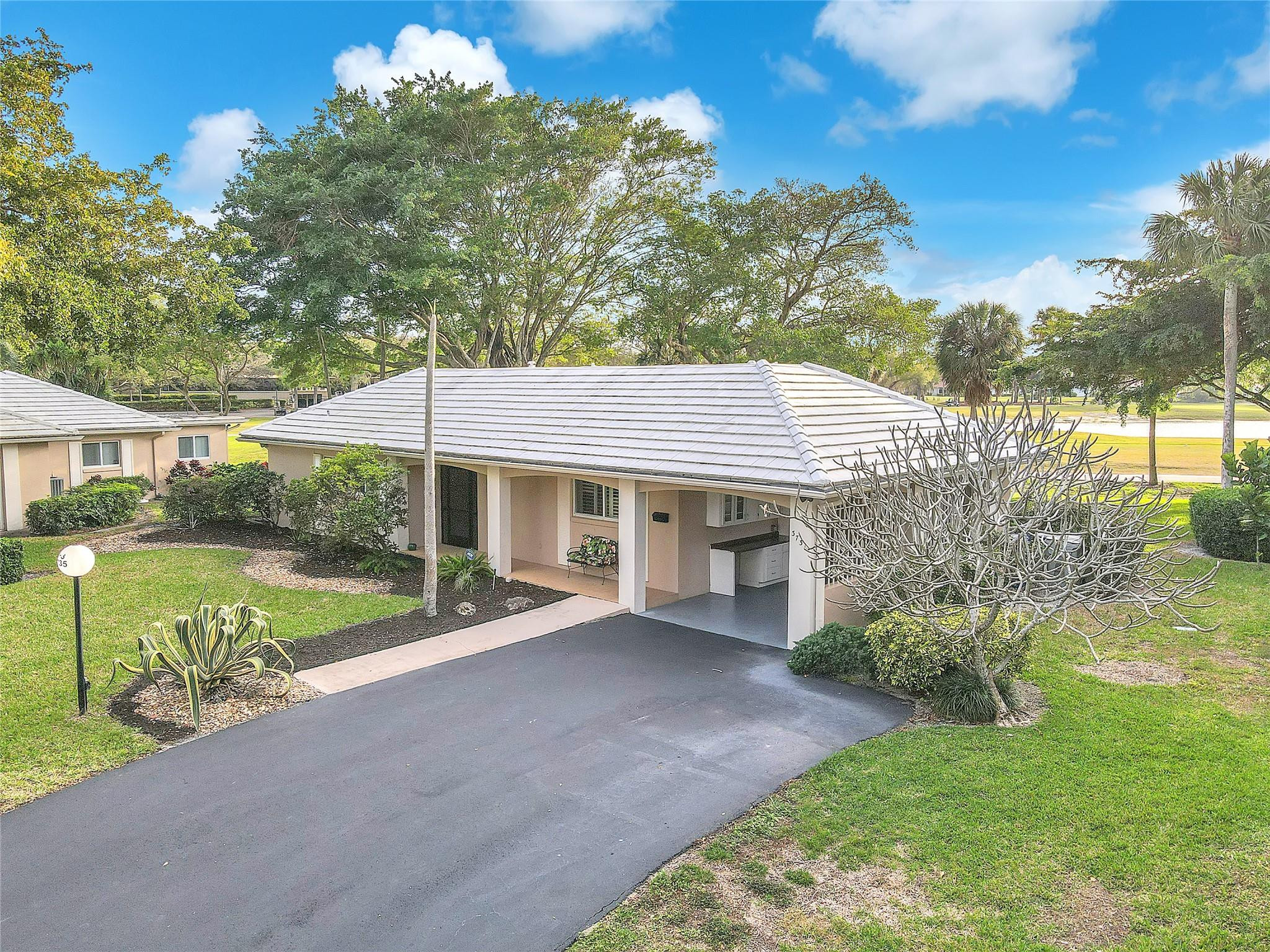 3735 Oaks Clubhouse Dr 3735