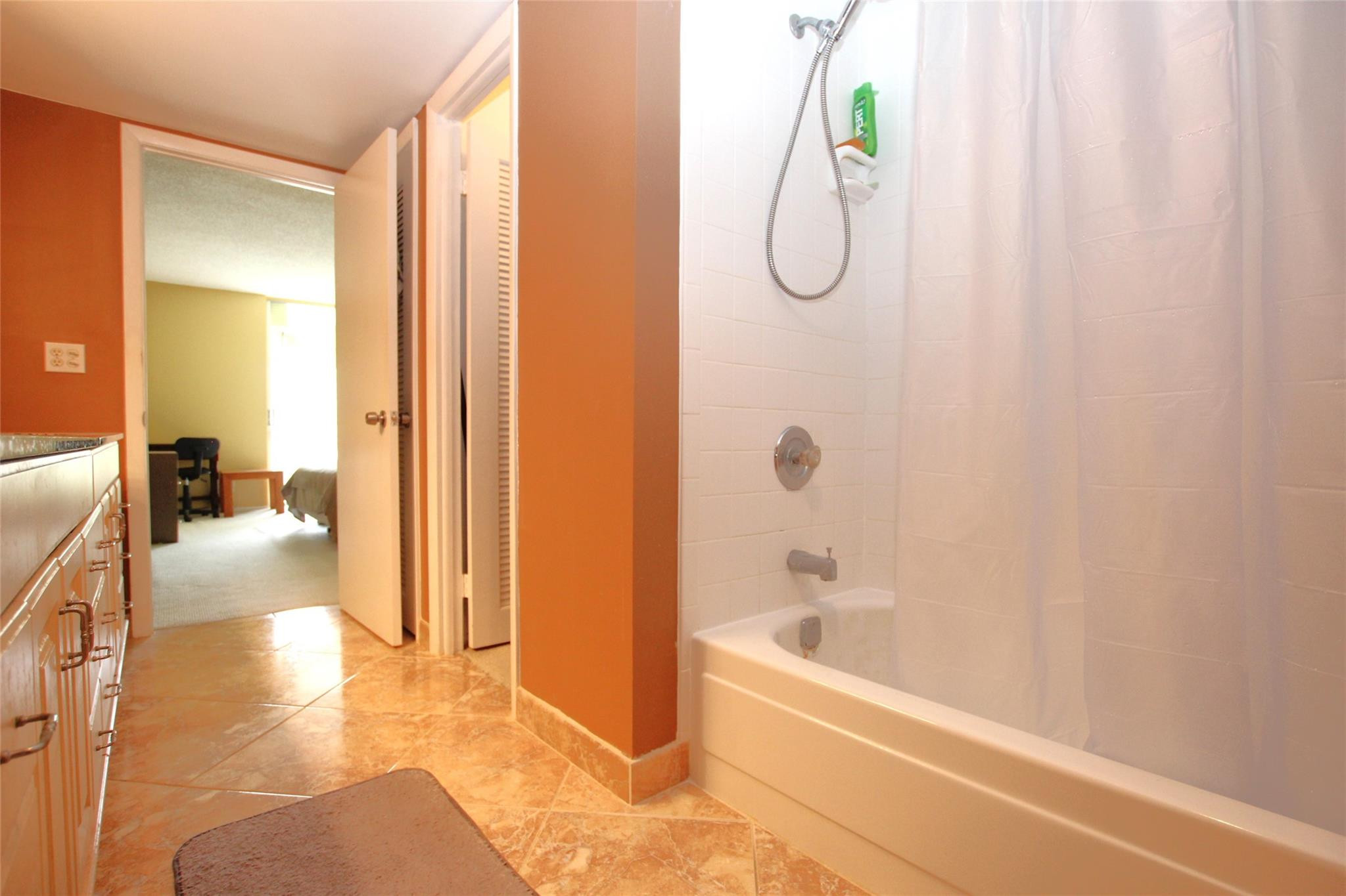 5201 NW 2nd Ave 3150