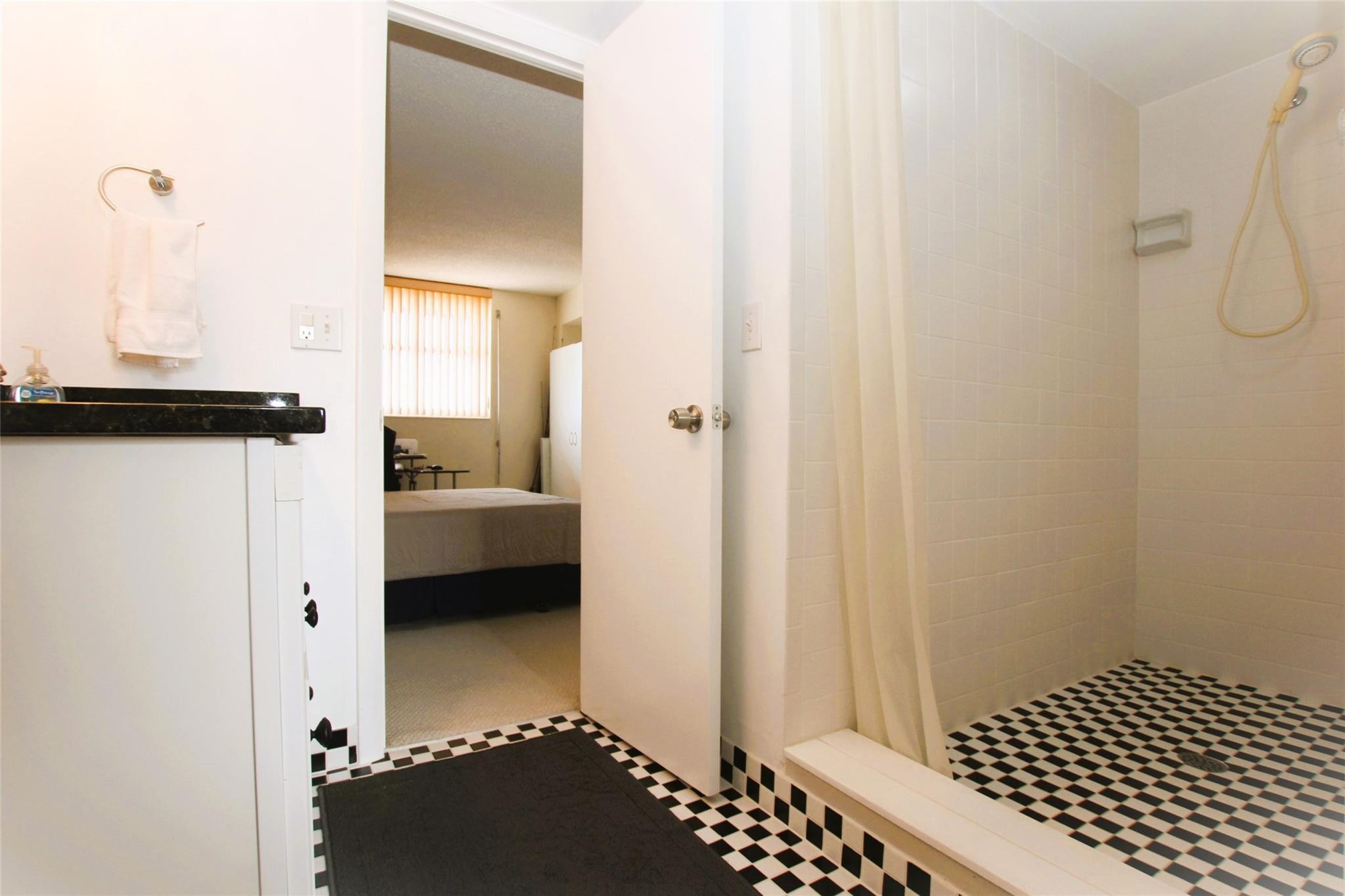 5201 NW 2nd Ave 3150