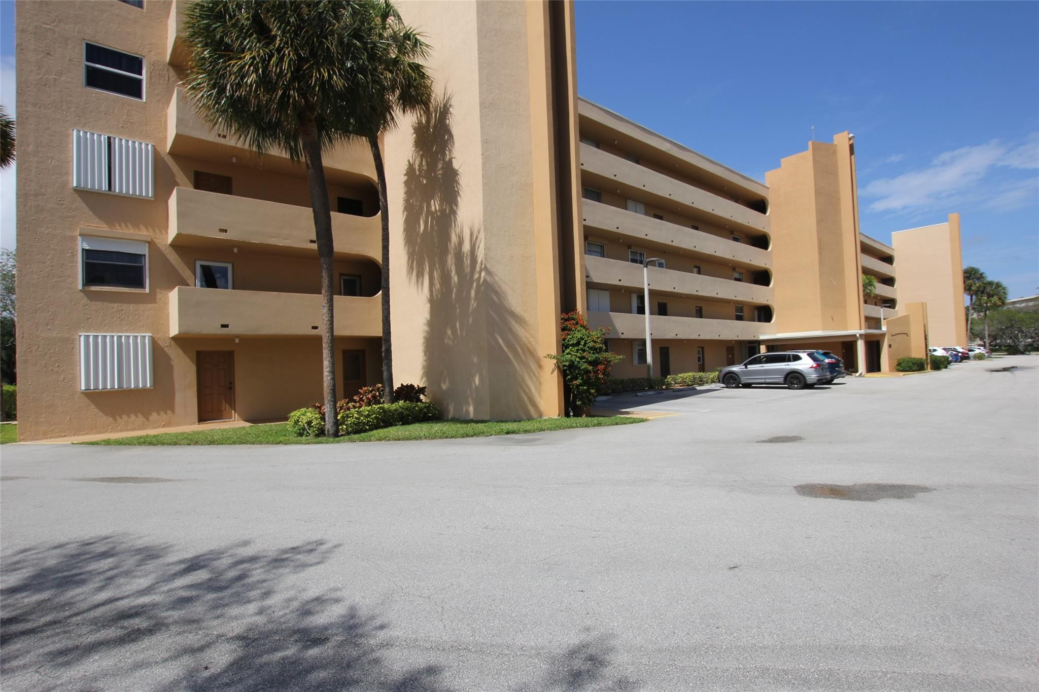 5201 NW 2nd Ave 3150