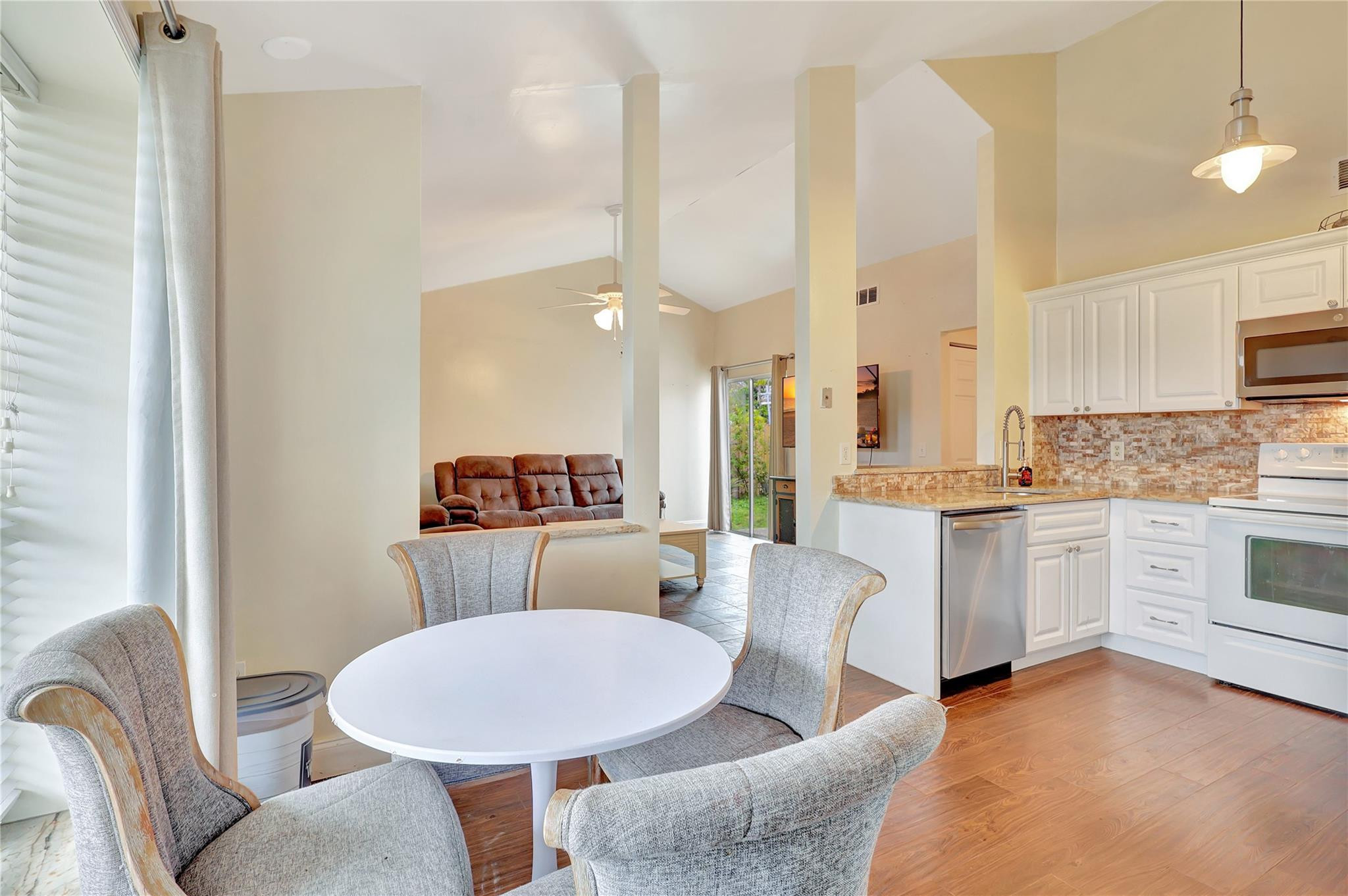 10579 Bobbie Ln