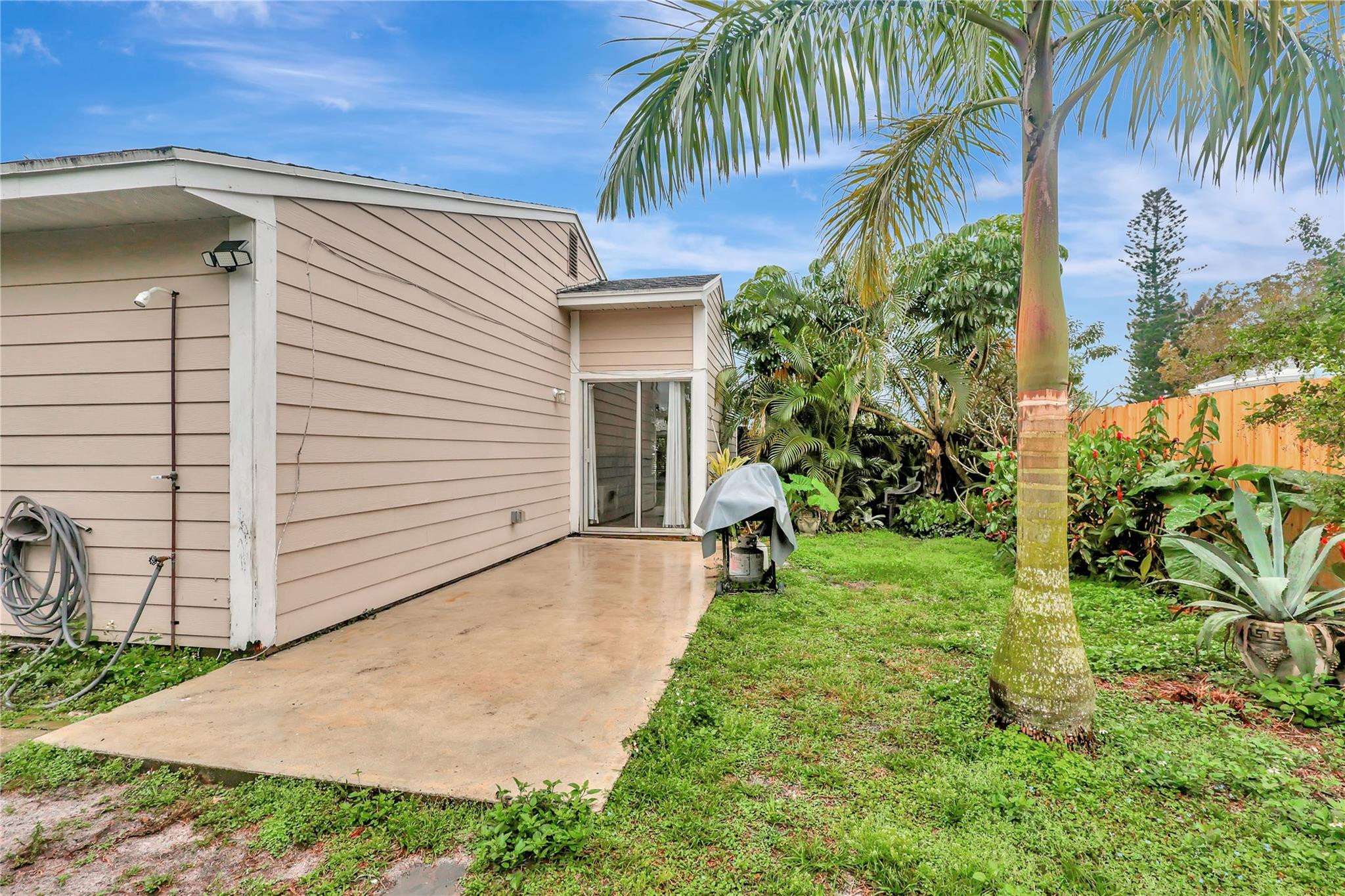 10579 Bobbie Ln
