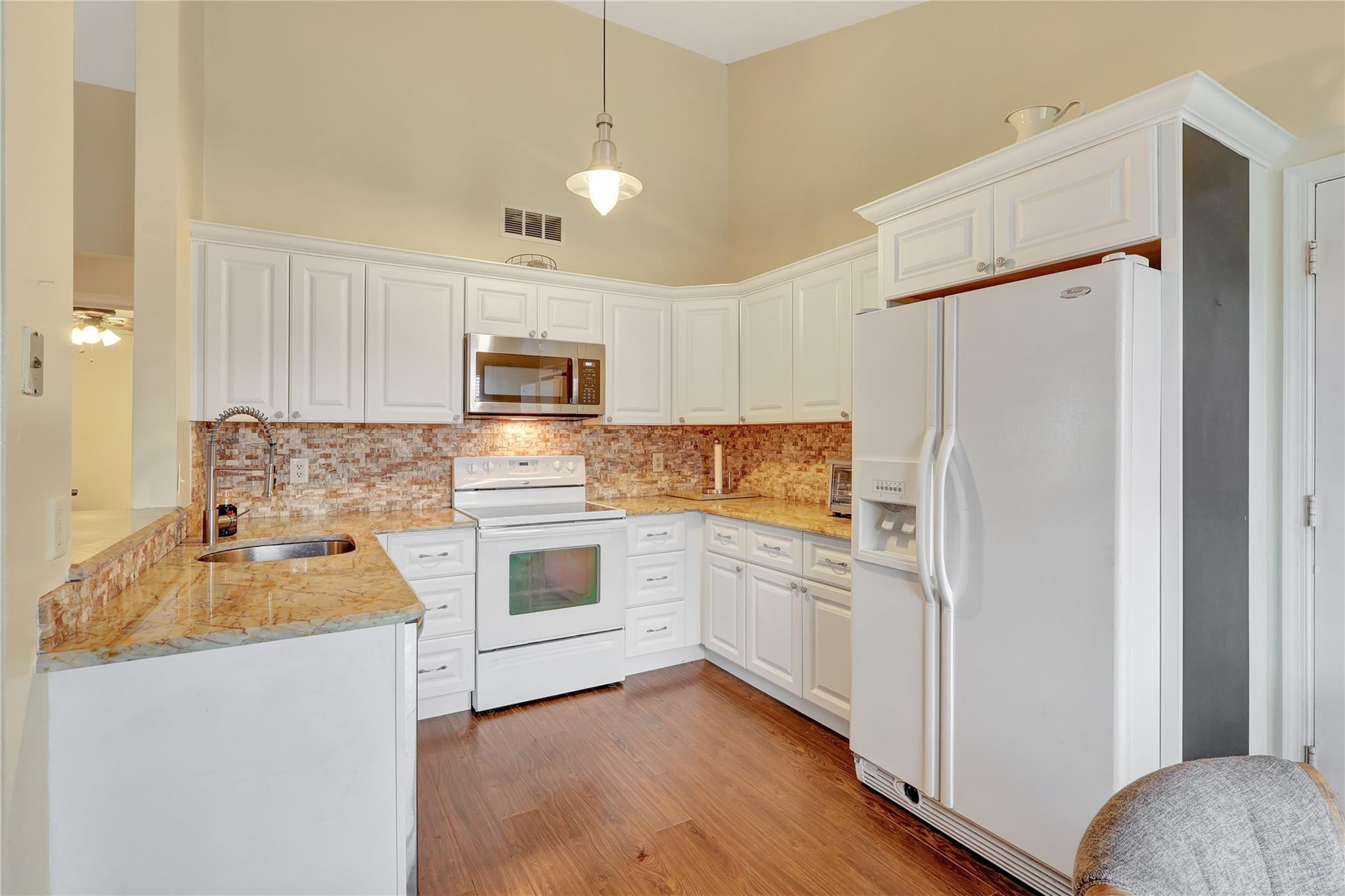 10579 Bobbie Ln