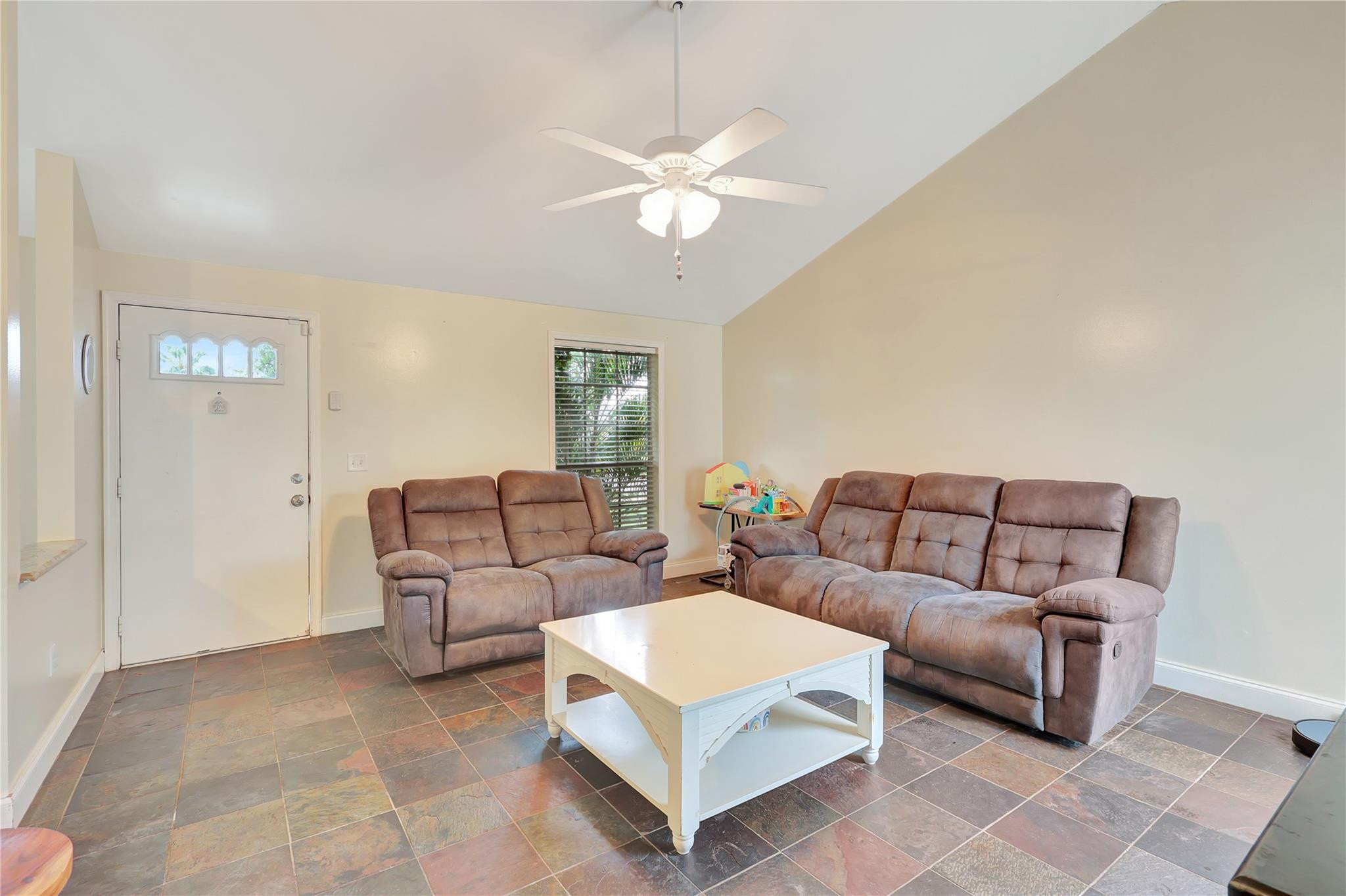 10579 Bobbie Ln