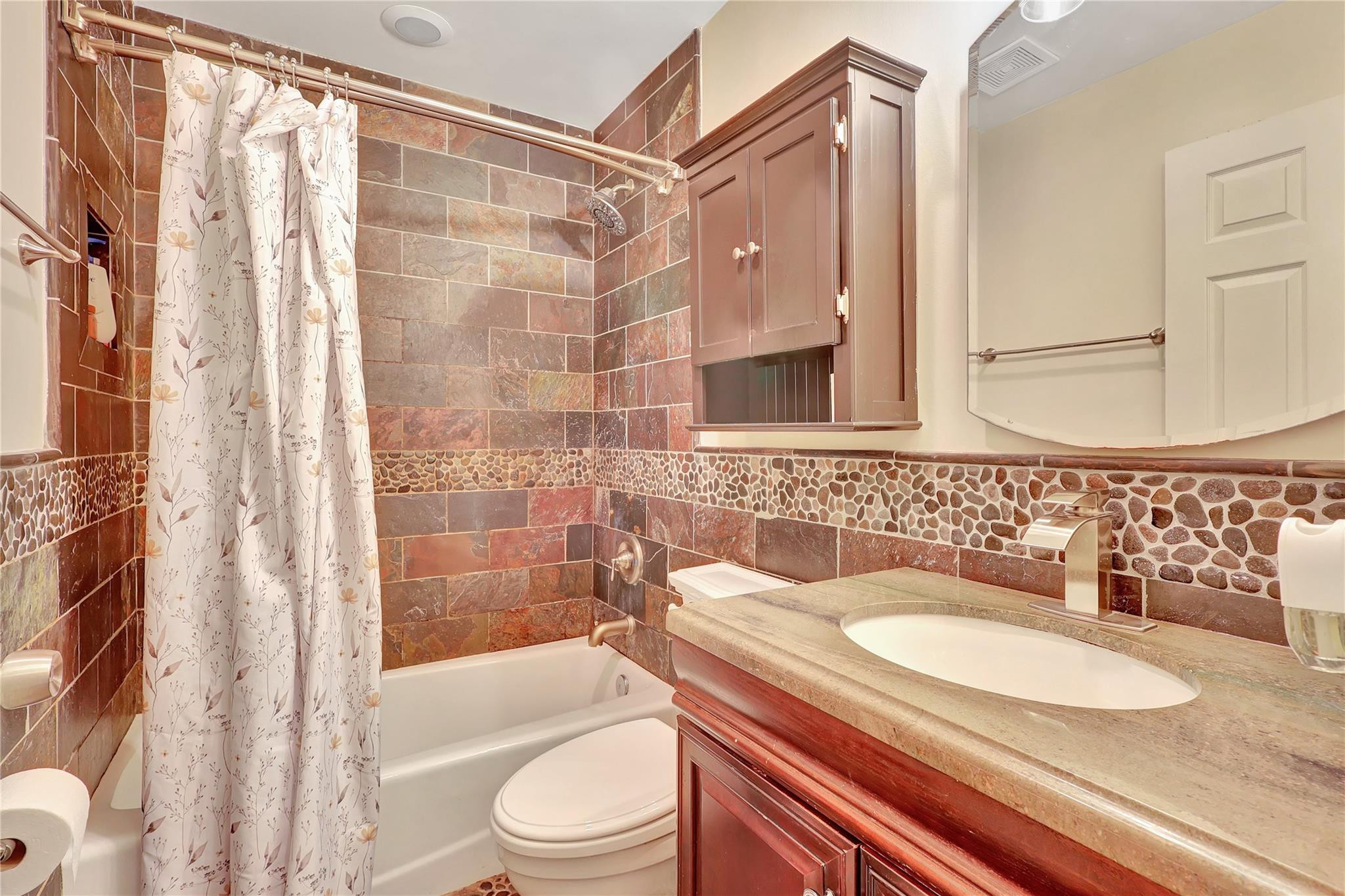 10579 Bobbie Ln