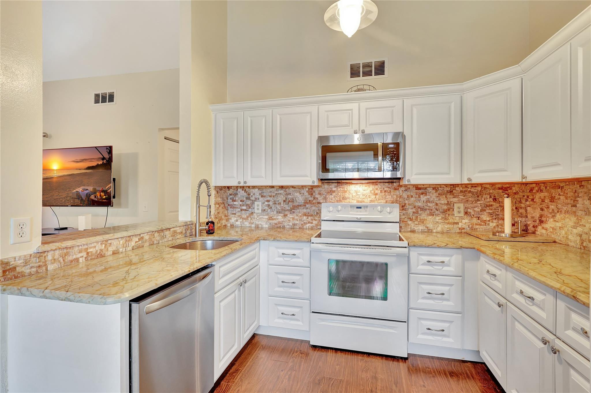 10579 Bobbie Ln