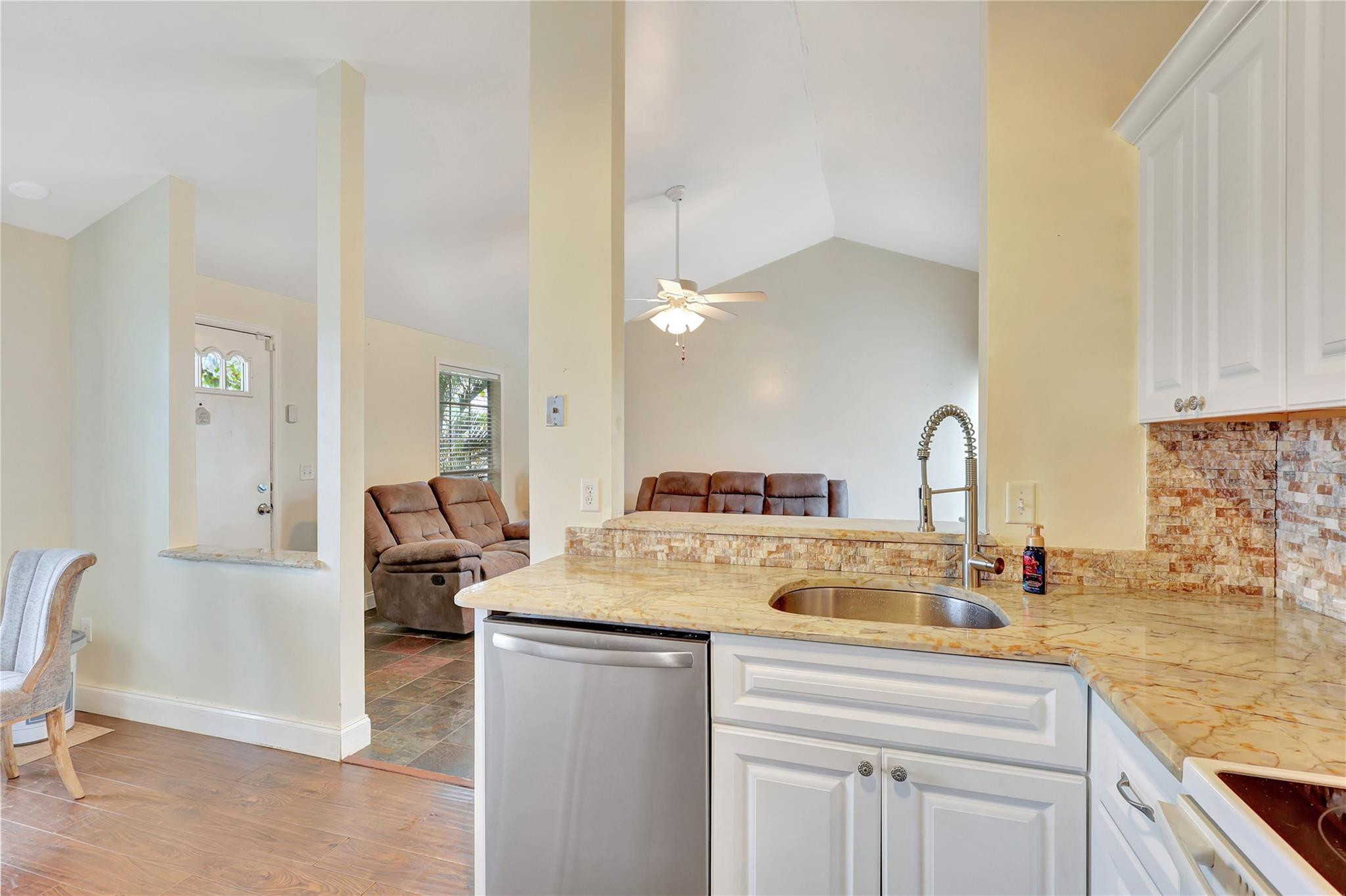 10579 Bobbie Ln