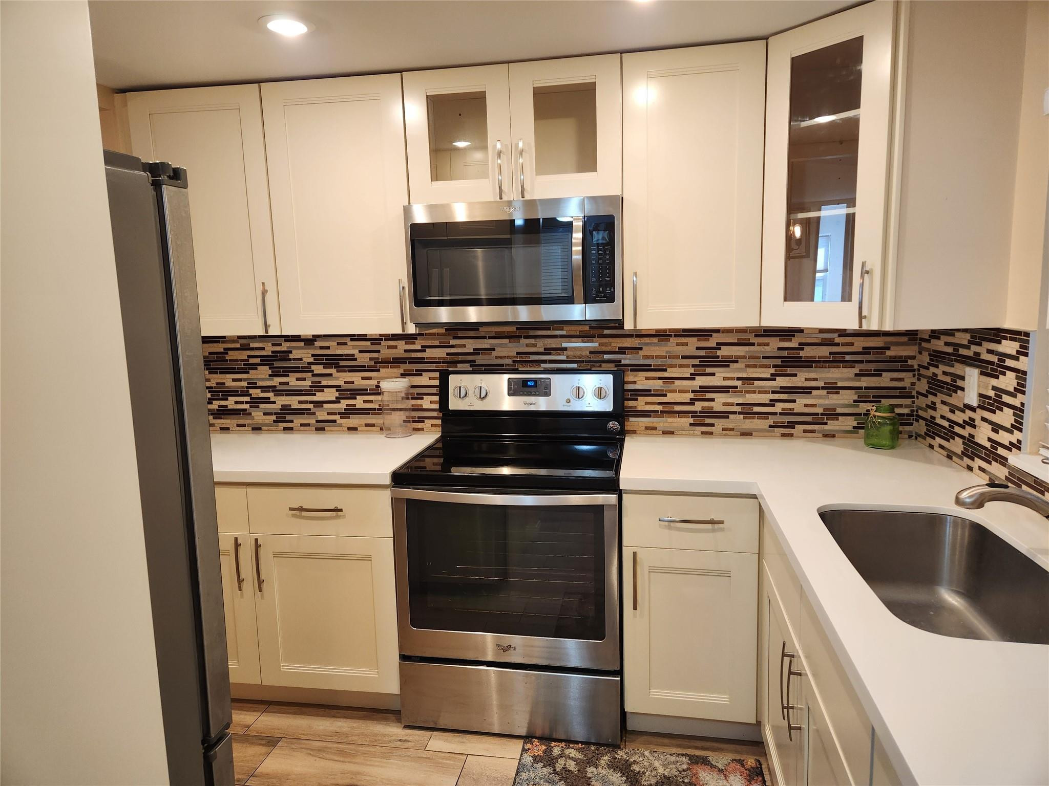 2761 N Pine Island Rd 101