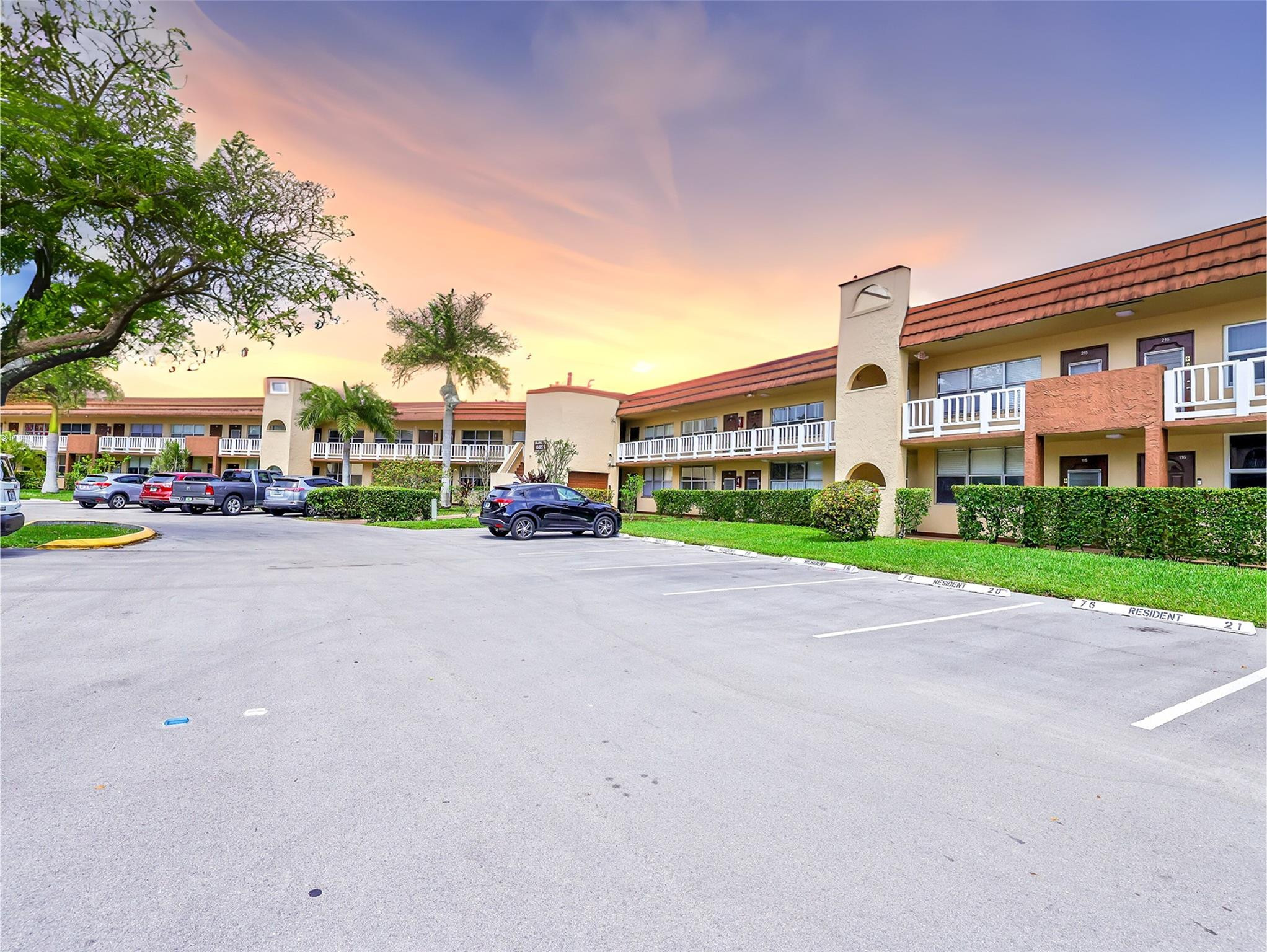 8851 Lakes Blvd 114