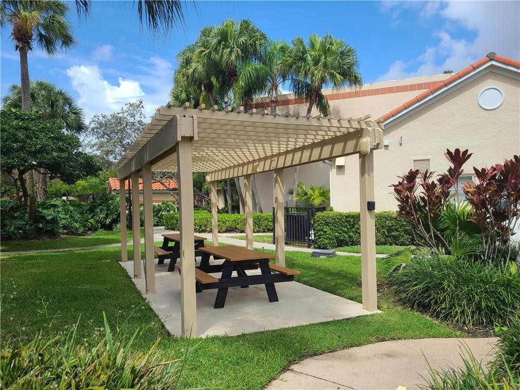 3470 N Pinewalk Dr 227