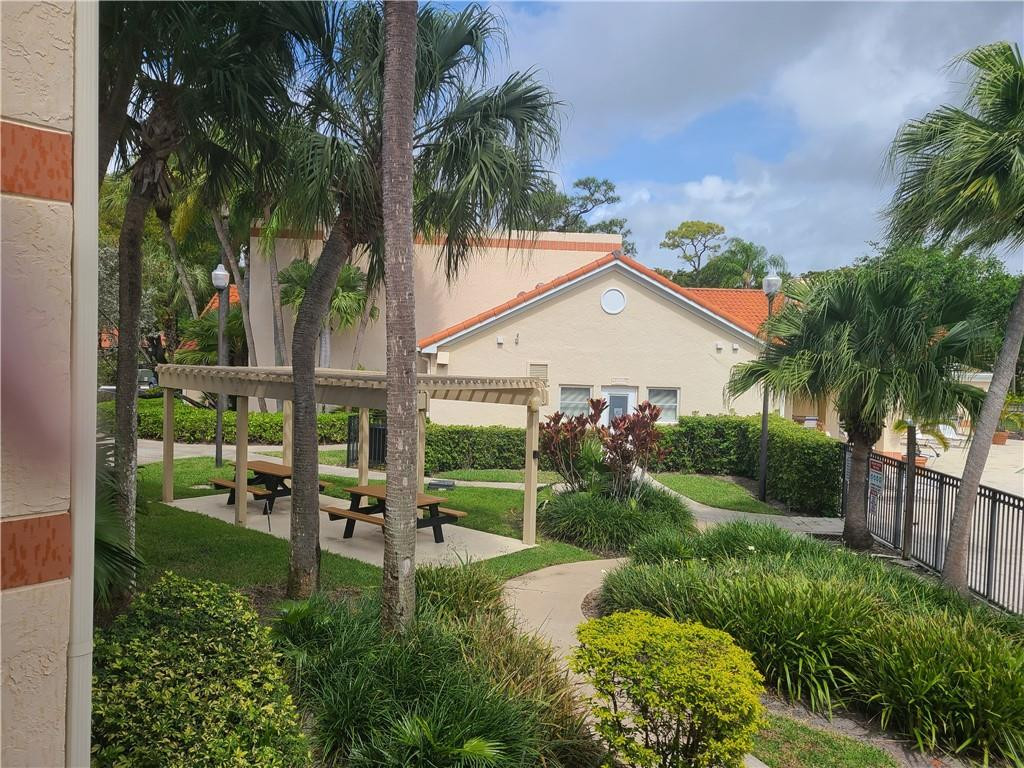 3470 N Pinewalk Dr 227