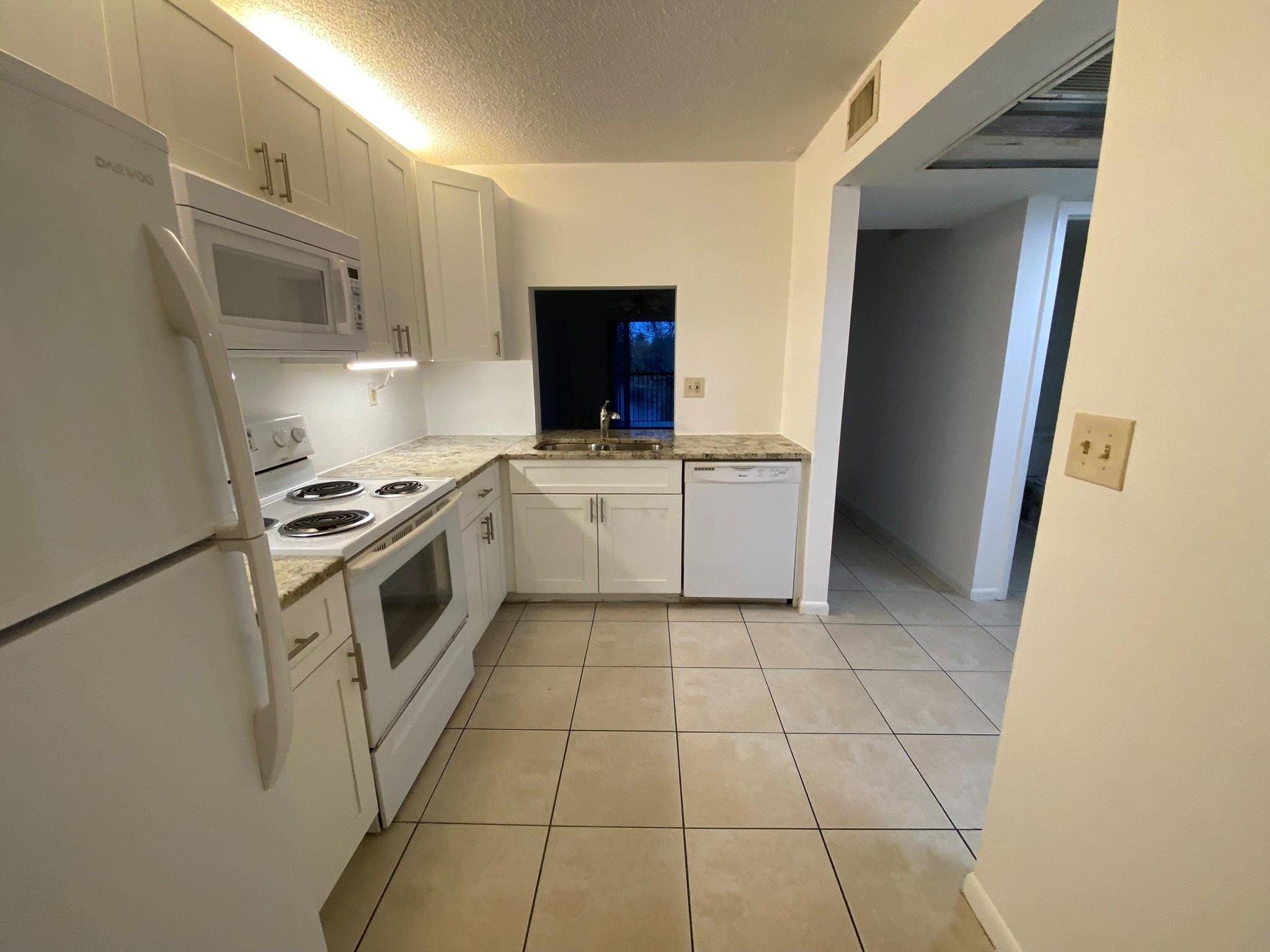 9000 NW 28TH DR 1-206