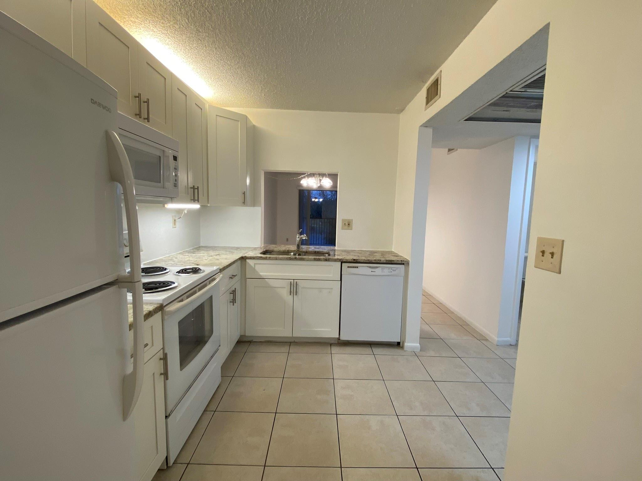 9000 NW 28TH DR 1-206