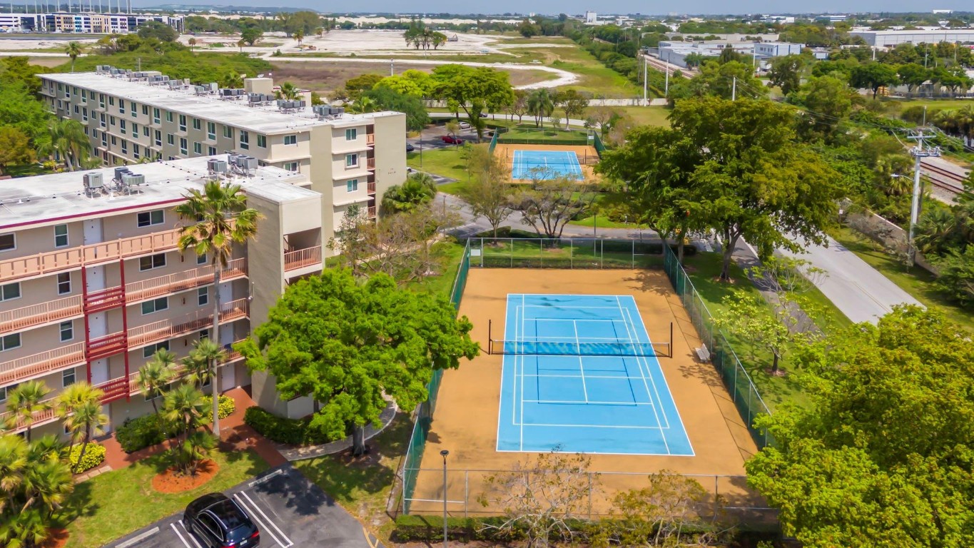 2106 S Cypress Bend Dr 206