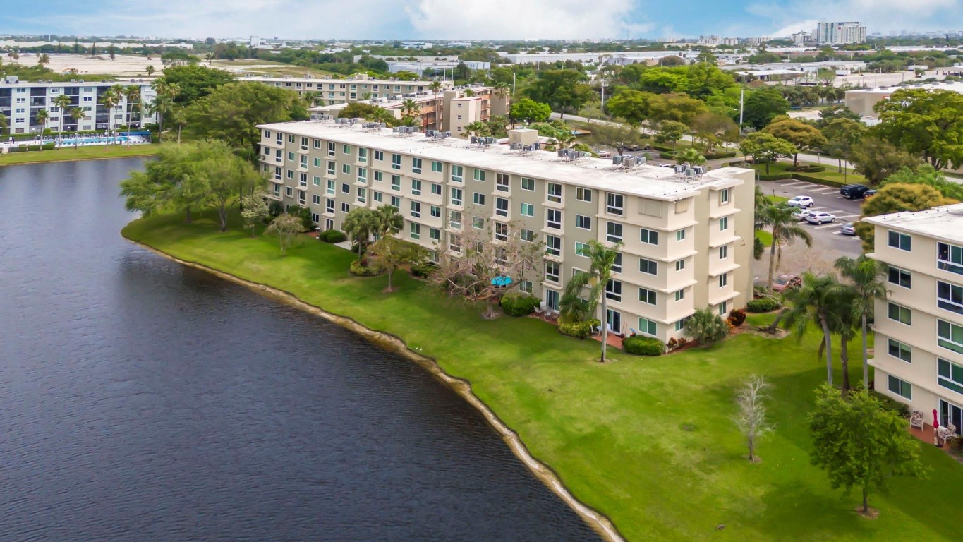 2106 S Cypress Bend Dr 206