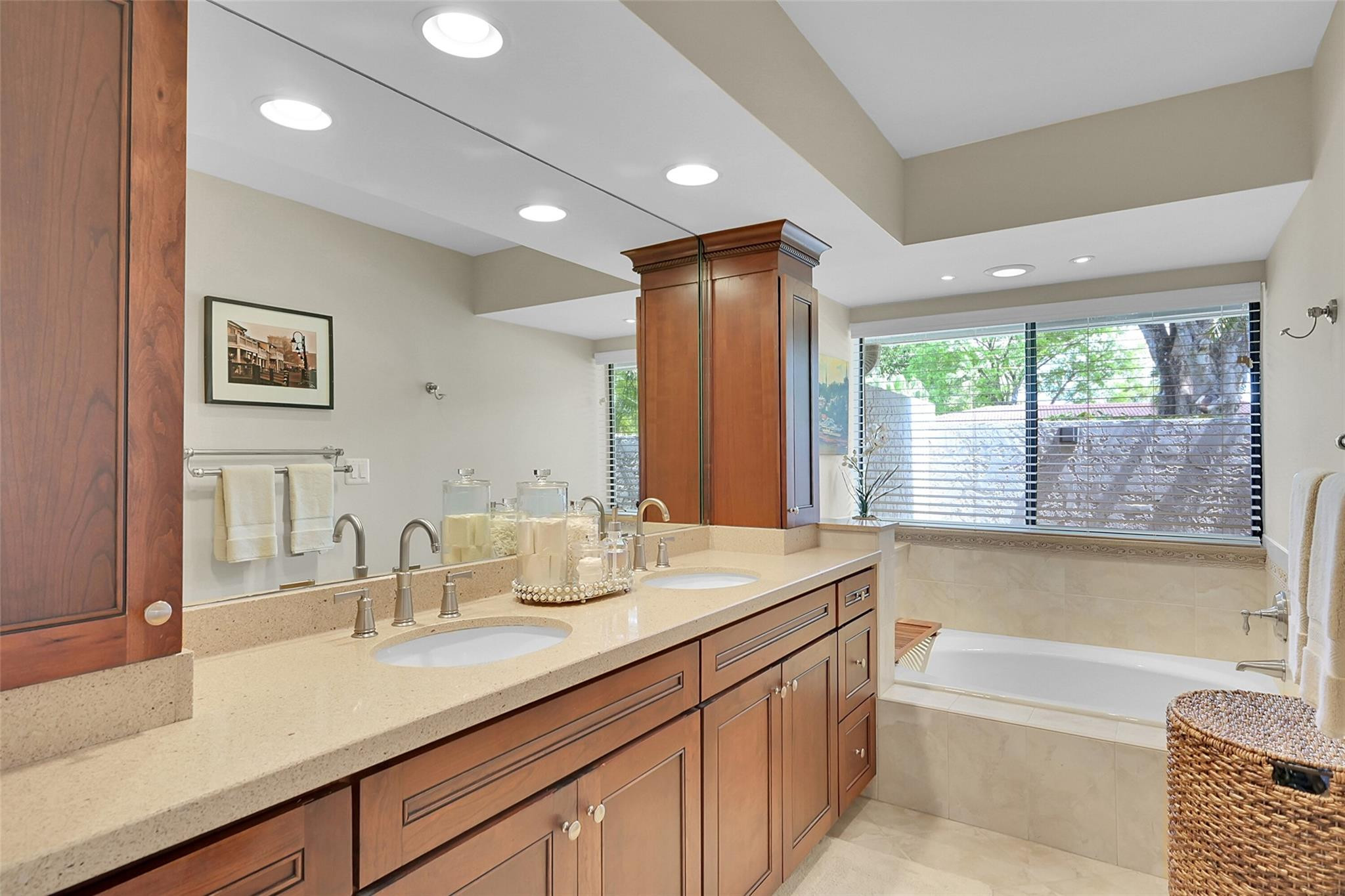 11100 NW 33rd St